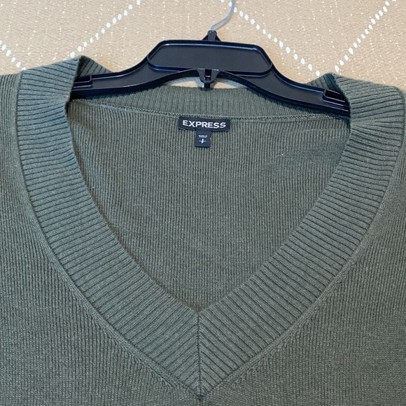 Express Knit V-neck Sweater - Picture 6 of 7
